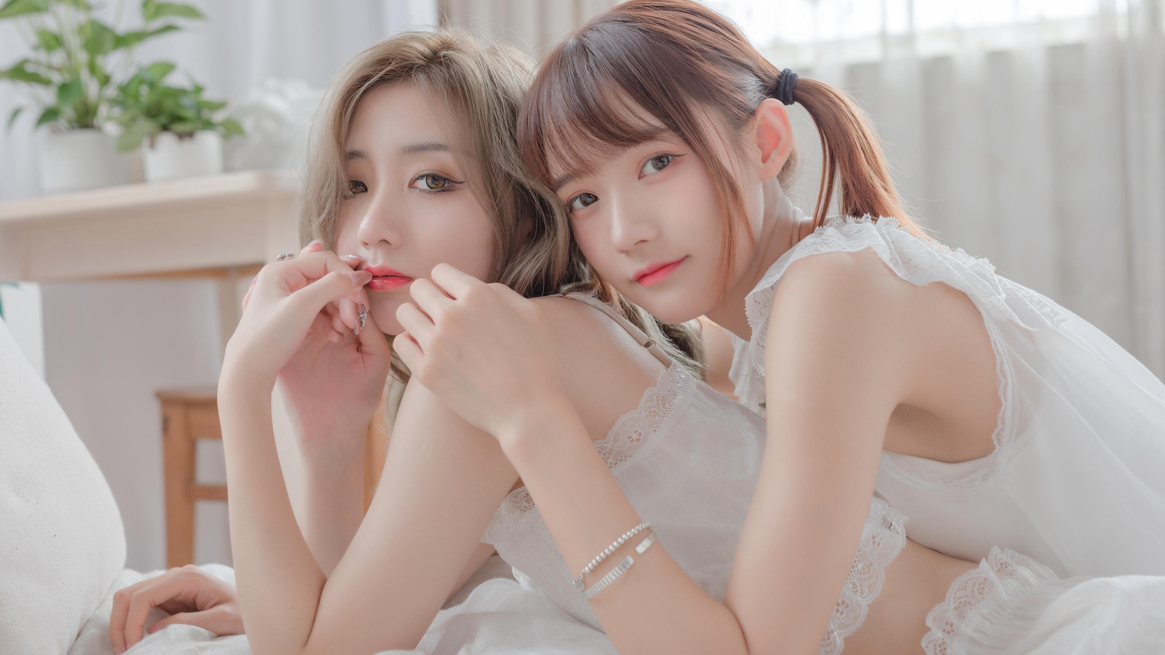 1.霓虹与硝烟,托尼三度绝境反击,锁定F1王冠之夜