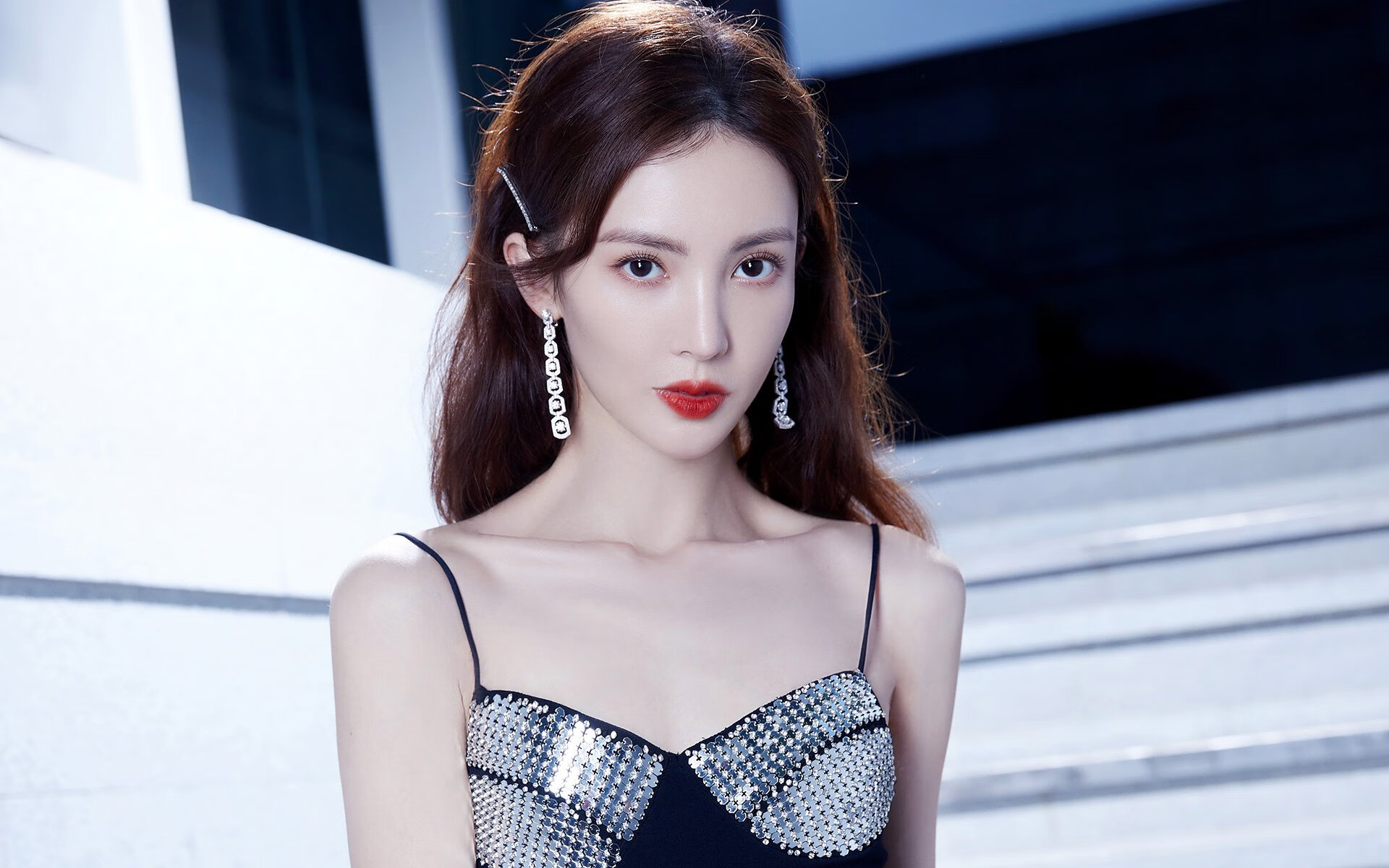 压哨绝杀铸就传奇，中国力克新西兰，劳塔罗巨星光芒照亮绿茵